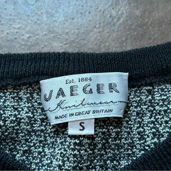 100% wool vintage cardigan- black and white houndstooth- jaeger- small - Picture 4 of 16